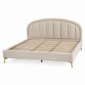 Lit double beige 160 × 200 cm avec tête de lit rembourrée rainurée et pieds dorés
